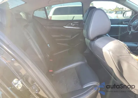 2017 Nissan Maxima 3.5S z USA, uszkodzony, nr VIN 1N4AA6AP4HC433546